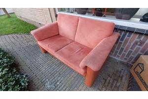 Oranje 2-zitsbank (zit ruim, en toch compact)
