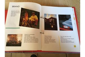 8 Prachtige Kinderboeken m. grondige tekst en uitleg & foto