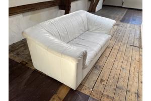Witte leren bank