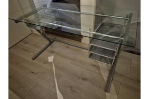 Bureau met glazen blad