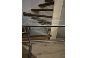 Bureau met glazen blad