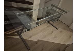 Bureau met glazen blad