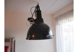 Hanglamp voor boven de Eettafel.