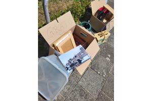 Gratis nu op straat: lijsten, decoratie, regenlaarzen