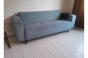 Heerlijke licht blauwe stoffen bank!