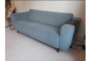 Heerlijke licht blauwe stoffen bank!