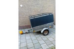 Nette Gesloten aanhanger, heeft wat aandacht nodig voor meer