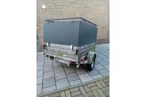 Nette Gesloten aanhanger, heeft wat aandacht nodig voor meer