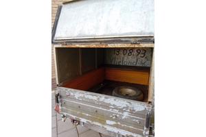 Nette Gesloten aanhanger, heeft wat aandacht nodig voor meer