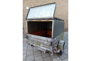 Nette Gesloten aanhanger, heeft wat aandacht nodig voor meer