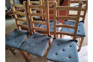 Zes Nordik eetkamerstoelen van massief grenen hout