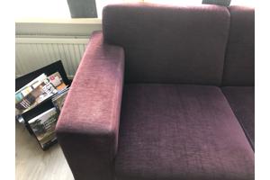 2 Aubergine kleurige banken 2,5 zits
