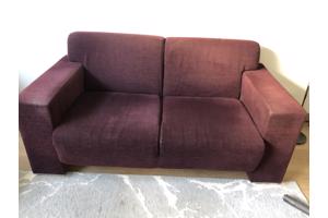 2 Aubergine kleurige banken 2,5 zits