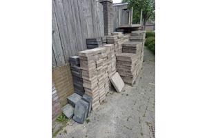 Tegels: gratis af te halen min. 50m2 + 20m2