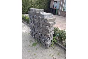 Tegels: gratis af te halen min. 50m2 + 20m2