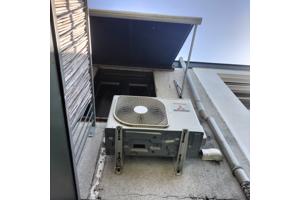 zonnescherm (handbediend), niet nieuw, maar werkt nog prime