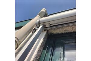 zonnescherm (handbediend), niet nieuw, maar werkt nog prime