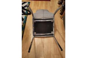 Lichtgrijze (eettafel)stoelen