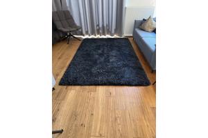 Groter donkerblauw groot vloerkleed