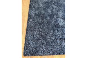 Groter donkerblauw groot vloerkleed