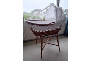 Oud wiegje met matras