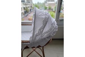 Oud wiegje met matras