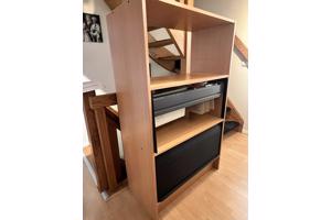 Houten boekenkast met archieflade en roldeur