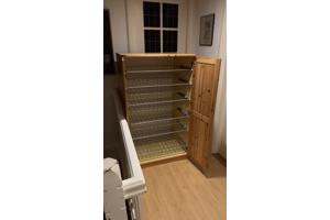 Mooie ruime houten Ikea opberger kast met deuren en lades