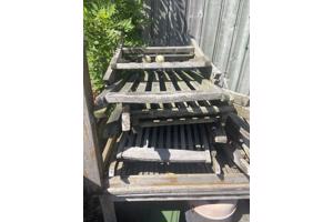 Gebruikte hardhouten tafels en stoelen