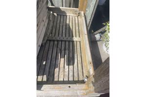 Gebruikte hardhouten tafels en stoelen