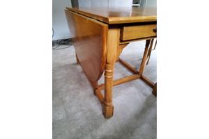 Oud Eiken hangoor eettafel