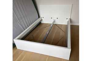 Ikea-bed incl. lattenbodem 140x200, ziet er nog goed uit