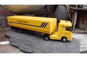 Schaalmodel mercedes actros