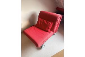 Rode eenpersoons stoelen / logeerbedden