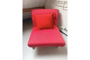 Rode eenpersoons stoelen / logeerbedden