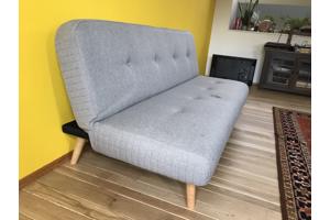 Jysk slaapbank: 192 cm (B) x 89 cm (H) x 92 cm (D).