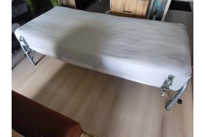 (BIJNA) GRATIS bed + goed matras +wieltjes, poten inklapbaar