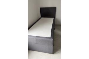 Eenpersoons bed met opbergruimte