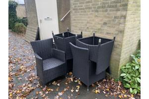 Tuinset ( tafel en 6 stoelen)