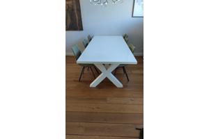 Grote witte tafel met x-poten (220 x 100)