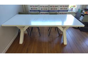 Grote witte tafel met x-poten (220 x 100)