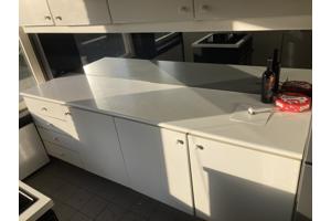 Keuken inclusief koelkast, vaatwasser en inductieplaat