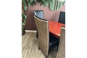 Gebruikte eethoek met 6 leuke stoelen