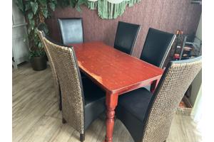 Gebruikte eethoek met 6 leuke stoelen
