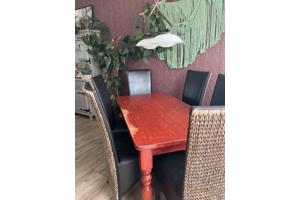 Gebruikte eethoek met 6 leuke stoelen