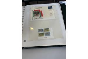 11 albums met 1 ste daguitgiftes van postzegels uit allerlei landen, voornamelijk van allerlei sporten