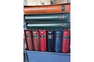 11 albums met 1 ste daguitgiftes van postzegels uit allerlei landen, voornamelijk van allerlei sporten