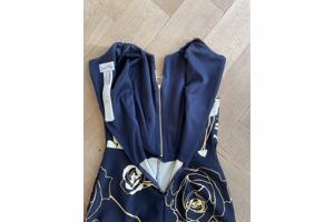 Blauwe jumpsuit met wit/gouden bloemen van Joseph Ribkoff