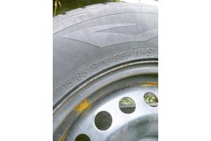 Twee reservewielen/winterbanden Vredestein 215/65 R16