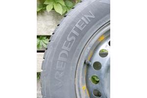 Twee reservewielen/winterbanden Vredestein 215/65 R16